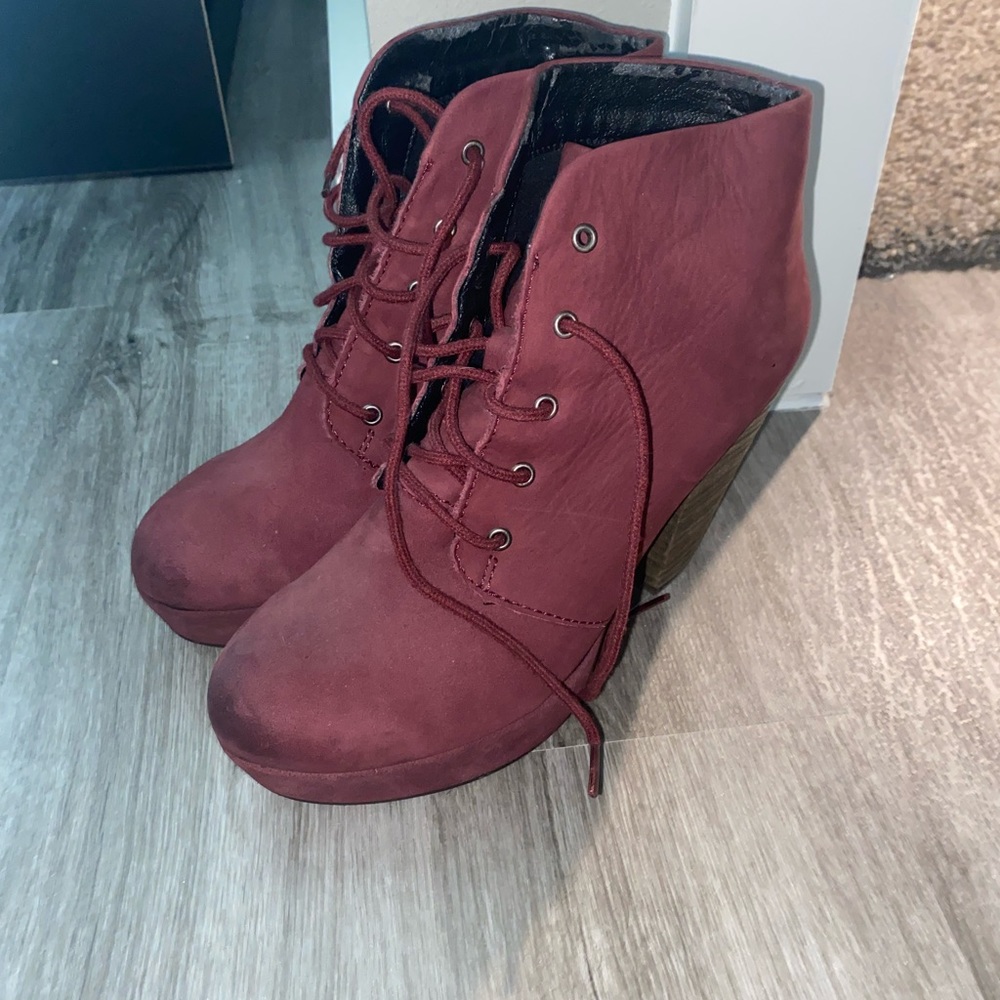 Steve Madden maroon/burgundy booties size 8.5